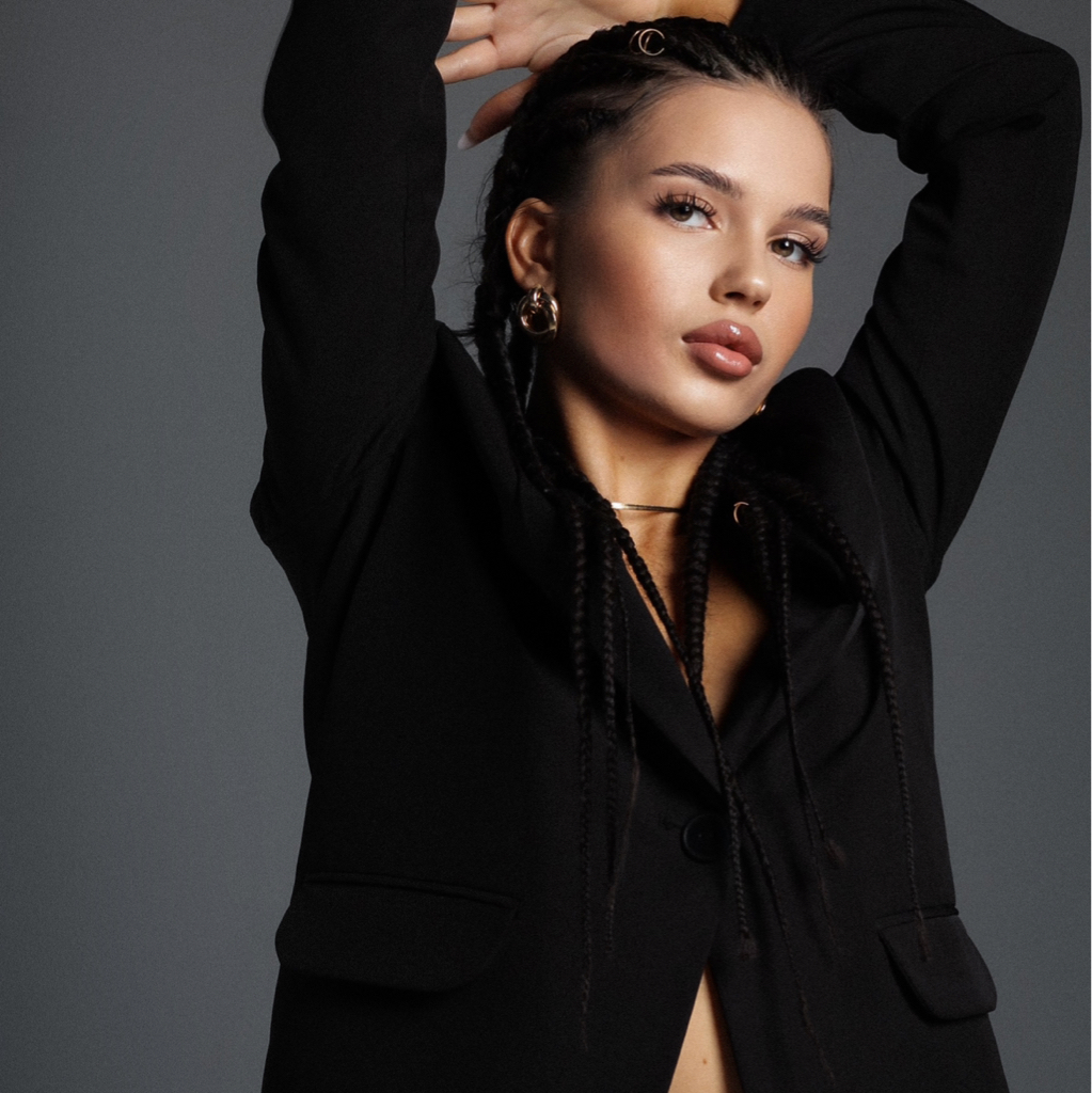 Алина
