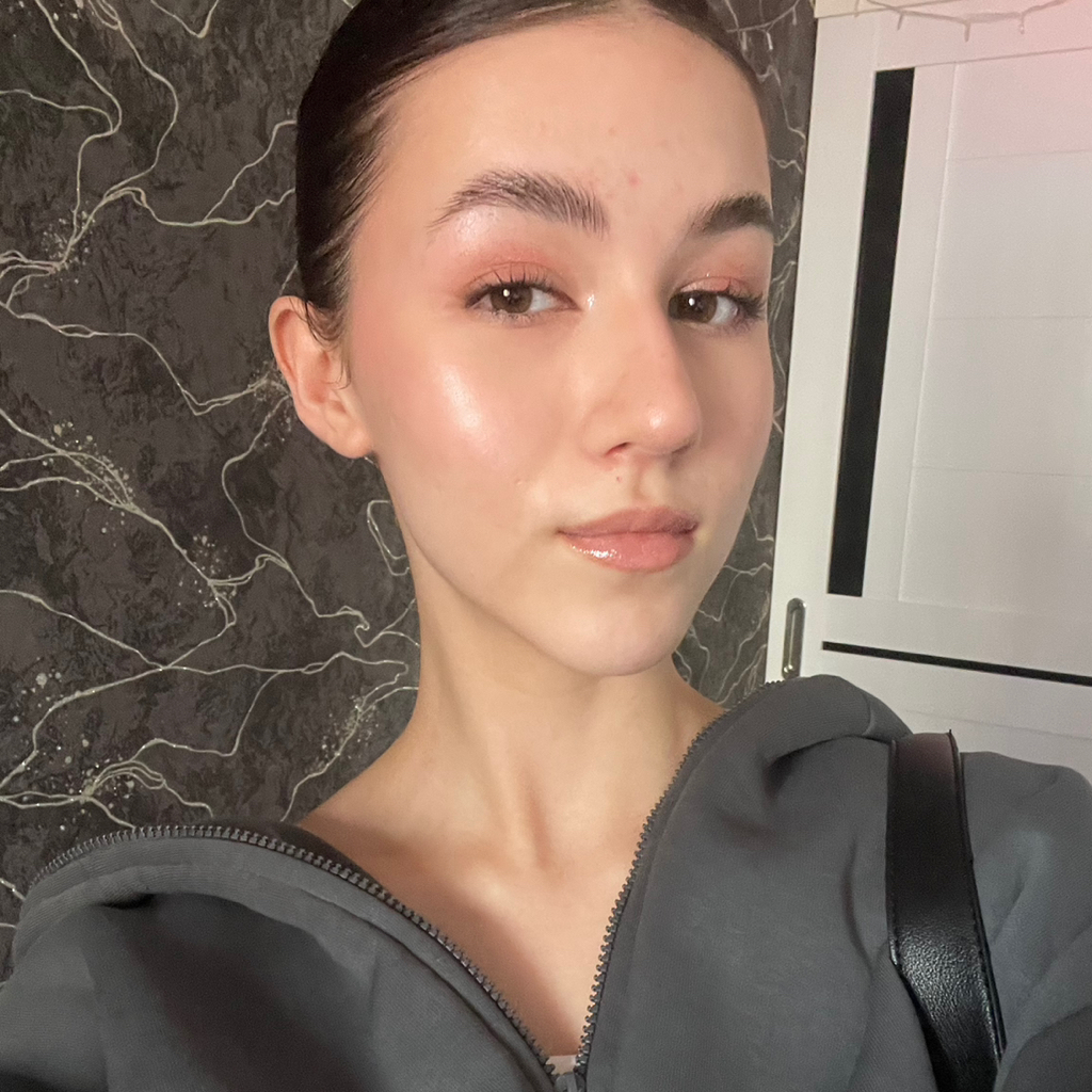 Арина Ахмедова
