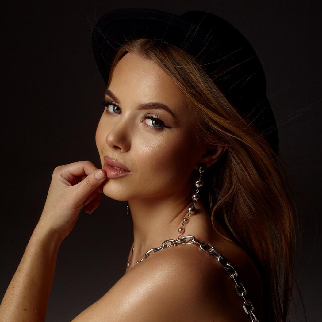 Сверчкова Елена