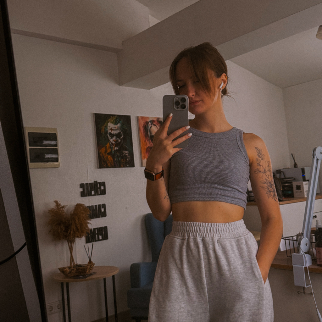 Александра Тихомирова