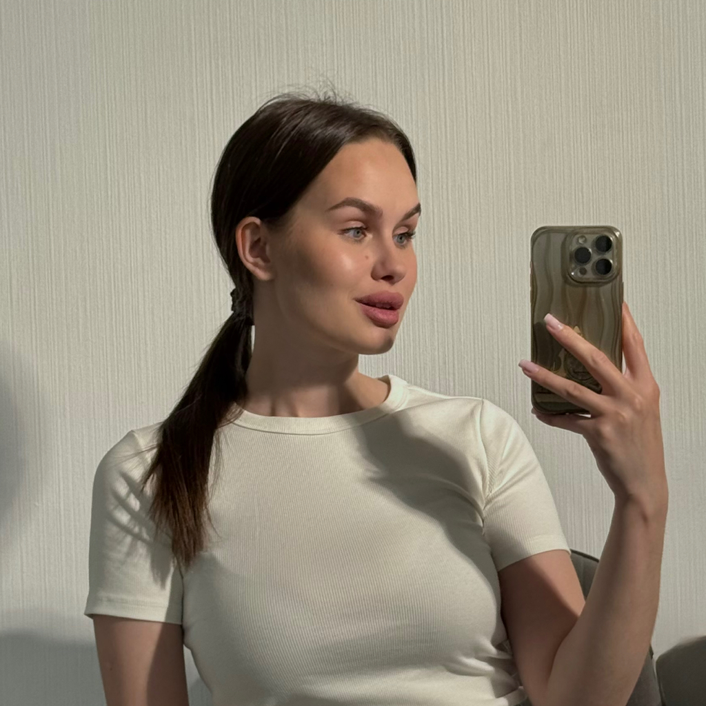 Александра Сулейманова
