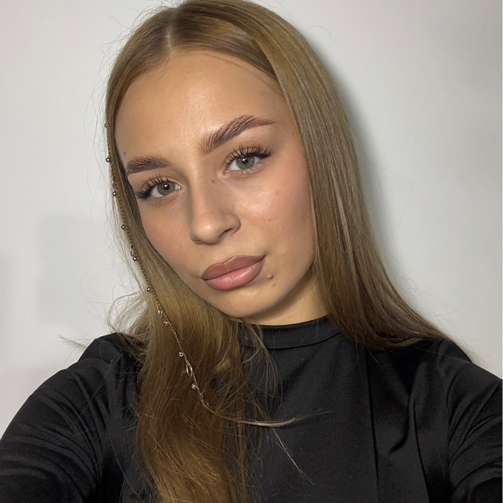 Полина