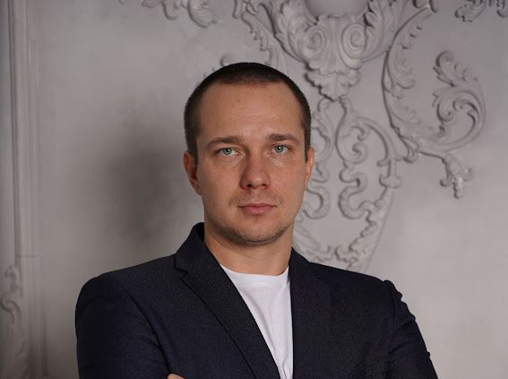 Илья Тихонов