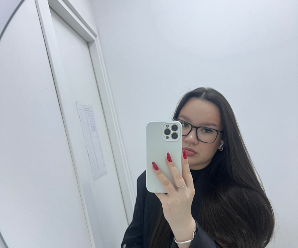 Аня